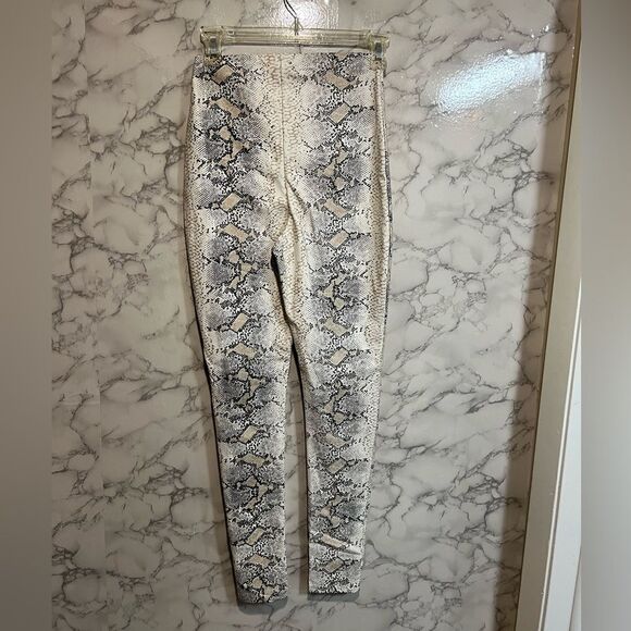 PRETTY LITTLE THING Faux Leather White Black Tan Snake Print Leggings Size 2 - Picture 5 of 5